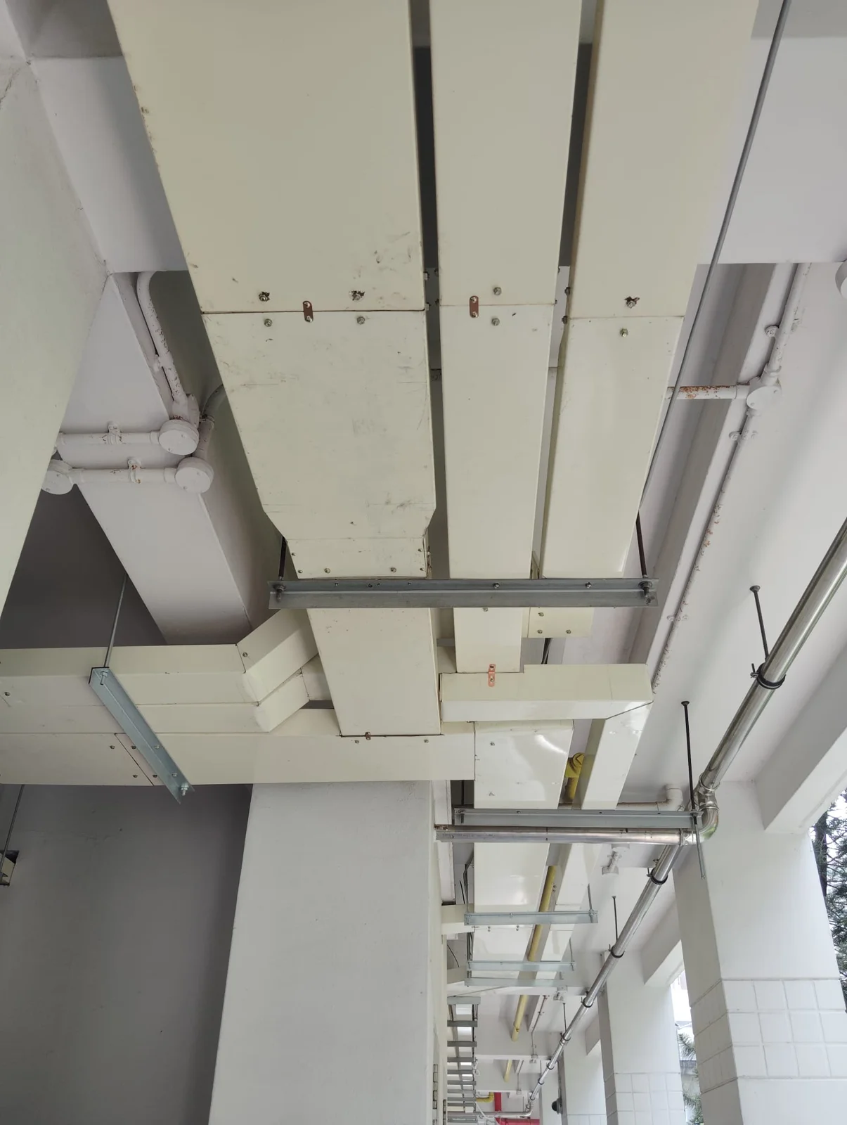 Overhead support arrangements